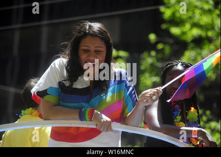 San Francisco, CA, USA. 30 Juin, 2019. San Francisco, CA, États-Unis - Le maire de San Francisco, Londres accueille race sa ville pendant la Pride Parade dimanche. Credit : Eaux Neal/ZUMA/Alamy Fil Live News Banque D'Images