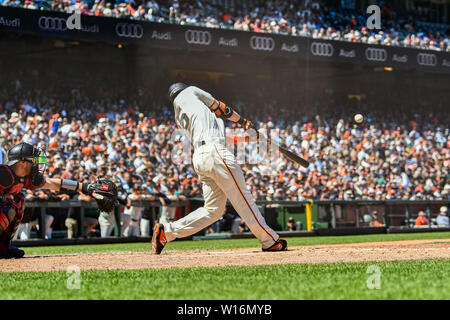 San Francisco, Californie, USA. 30 Juin, 2019. Le voltigeur des Giants de San Francisco Mike Yastrzemski (5 hits) au cours de la MLB match entre les Diamondbacks de l'Arizona et les Giants de San Francisco au parc d'Oracle à San Francisco, Californie. Chris Brown/CSM/Alamy Live News Banque D'Images