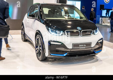 Poznan, Pologne, Mars 2019 : BMW i3s à Poznan International Motor Show, haut-toit hayon électrique fabriquée et commercialisée par BMW Banque D'Images