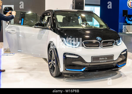 Poznan, Pologne, Mars 2019 : BMW i3s à Poznan International Motor Show, haut-toit hayon électrique fabriquée et commercialisée par BMW Banque D'Images