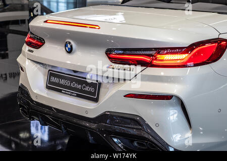 Poznan, Pologne, Mars 2019 : La BMW Série 8 Cabriolet 850i xDrive, Poznan International Motor Show, le G14 cabriolet voiture fabriquée et commercialisée par BMW Banque D'Images