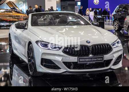 Poznan, Pologne, Mars 2019 : La BMW Série 8 Cabriolet 850i xDrive, Poznan International Motor Show, le G14 cabriolet voiture fabriquée et commercialisée par BMW Banque D'Images