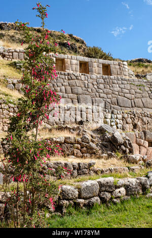 Ruines antiques, site archéologique de Tambomachay près de Cusco, Pérou. Aussi connu comme El Baño del Inca (le bain de l'Inca). Banque D'Images