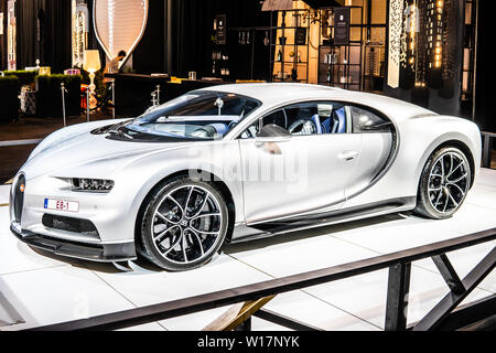 Bruxelles, Belgique, Jan 2019 : argent métallique Bugatti Chiron à Bruxelles Salon de l'automobile, voitures de rêve, site d'exposition Bugatti Banque D'Images