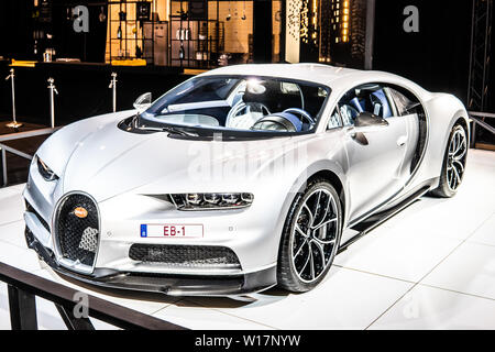 Bruxelles, Belgique, Jan 2019 : argent métallique Bugatti Chiron à Bruxelles Salon de l'automobile, voitures de rêve, site d'exposition Bugatti Banque D'Images