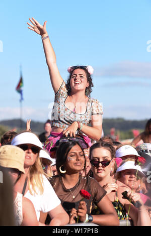 Glastonbury, Somerset, UK, Pilton. 30 juin 2019. La foule au stade de pyramide à Glastonbury Festival le 30 juin 2019. Photo par Tabatha Fireman / perspective féminine Crédit : perspective féminine/Alamy Live News Banque D'Images