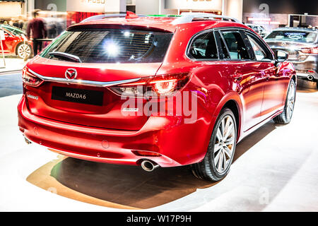 Bruxelles, Belgique, Jan 2019 Mazda 6 station wagon rouge, de l'Automobile de Bruxelles, 3e gen, GL, lifting, voiture de taille moyenne au Japon par Mazda Banque D'Images