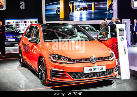 Bruxelles, Belgique, Jan 2019 VW Volkswagen rouge Nouvelle Golf GTI TCR, le rendement de l'Automobile de Bruxelles 7e gen MK7 plate-forme MQB Typ 5G produit par Volkswagen Banque D'Images