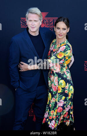 Cary Elwes avec son épouse Lisa Marie Kubikoff lors de la première mondiale de la saison 3 de la série TV Netflix 'Stranger Things' à Barnum Hall. Santa Monica, l'utilisation dans le monde entier 28.06.2019 | Banque D'Images