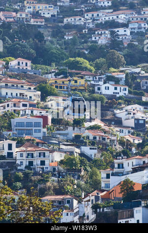 Téléphérique de Funchal monte sur une bonne journée ensoleillée, Funchal, Madeira, Portugal, Union européenne Banque D'Images