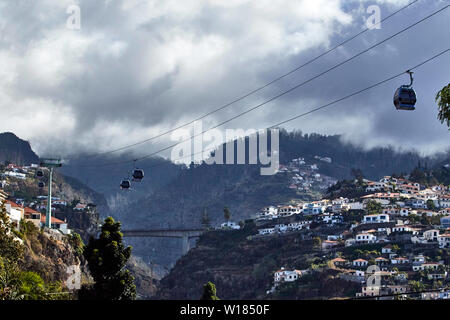 Téléphérique de Funchal monte sur une bonne journée ensoleillée, Funchal, Madeira, Portugal, Union européenne Banque D'Images