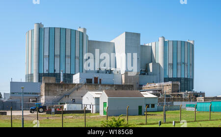 Le pont de centrales nucléaires Magnox. Aujourd'hui désaffecté l'un des plus anciens réacteurs nucléaires dans le monde. Le pont sur la Severn, la Loire, ONU Banque D'Images