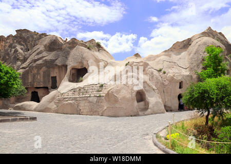 Temple de grotte à l'époque médiévale monastère chrétien en plein air de Goreme complexes, Cappadoce, Turquie. Site du patrimoine mondial de l'UNESCO Banque D'Images