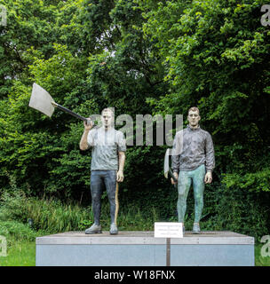 Des statues de sir Steve Redgrave CBE DL et Matthew Pinsent, CBE, par S. Henry à River & Musée aviron Henley on Thames UK Banque D'Images