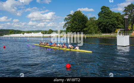 Les rameurs sur Tamise en préparation de Henley Henley Royal Regetta, UK Banque D'Images