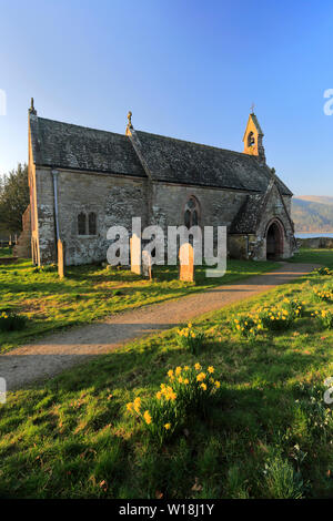 L'aube, St Begas église sur la rive du lac Bassenthwaite, Parc National de Lake district, comté de Cumbria, Angleterre, Royaume-Uni Banque D'Images