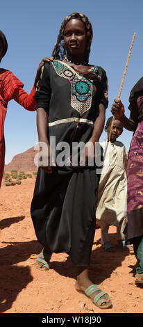 Portrait de Toubou, ou Tubu femme - 10 novembre 2018 Demi village à Fada, l'Ennedi, Tchad Banque D'Images