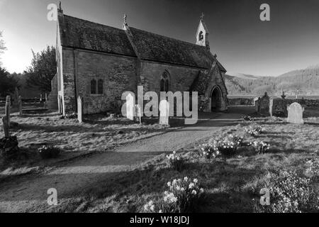 L'aube, St Begas église sur la rive du lac Bassenthwaite, Parc National de Lake district, comté de Cumbria, Angleterre, Royaume-Uni Banque D'Images