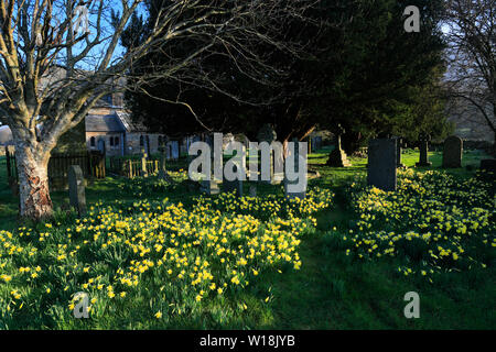 L'aube, St Begas église sur la rive du lac Bassenthwaite, Parc National de Lake district, comté de Cumbria, Angleterre, Royaume-Uni Banque D'Images