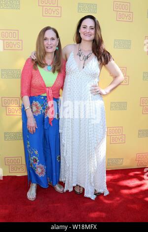 Beth Grant, Mary Chieffo aux arrivées de bons garçons Soirée d'ouverture, Pasadena Playhouse, Pasadena, CA, 30 juin 2019. Photo par : Priscilla Grant/Everett Collection Banque D'Images