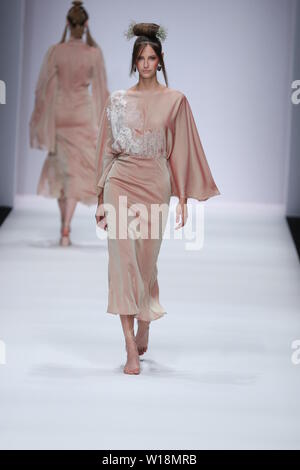 La piste de marche modèles au Lana Mueller montrer lors de la Mercedes-Benz Fashion Week Spring/Summer 2020 de Berlin à ewerk le 1 juillet, 2019 à Berlin, Allemagne. Banque D'Images