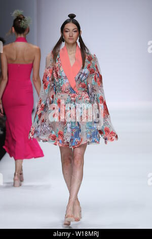 La piste de marche modèles au Lana Mueller montrer lors de la Mercedes-Benz Fashion Week Spring/Summer 2020 de Berlin à ewerk le 1 juillet, 2019 à Berlin, Allemagne. Banque D'Images