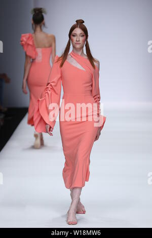 La piste de marche modèles au Lana Mueller montrer lors de la Mercedes-Benz Fashion Week Spring/Summer 2020 de Berlin à ewerk le 1 juillet, 2019 à Berlin, Allemagne. Banque D'Images