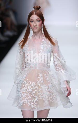 La piste de marche modèles au Lana Mueller montrer lors de la Mercedes-Benz Fashion Week Spring/Summer 2020 de Berlin à ewerk le 1 juillet, 2019 à Berlin, Allemagne. Banque D'Images