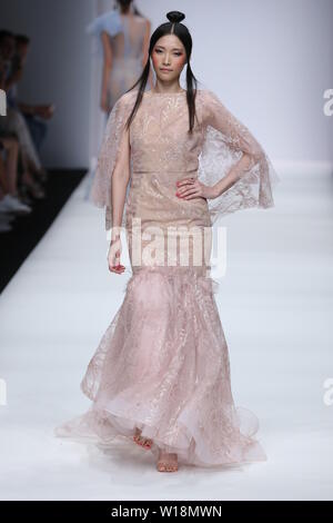 La piste de marche modèles au Lana Mueller montrer lors de la Mercedes-Benz Fashion Week Spring/Summer 2020 de Berlin à ewerk le 1 juillet, 2019 à Berlin, Allemagne. Banque D'Images