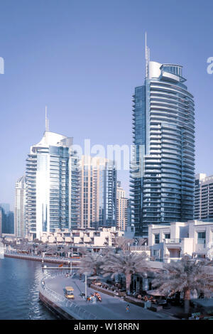 Dubaï, Émirats arabes unis bleu 25/2018 Décembre marina de Dubaï. Vue panoramique. Le centre-ville de Dubaï cityscape. La ville de Dubaï en arrière-plan. Banque D'Images