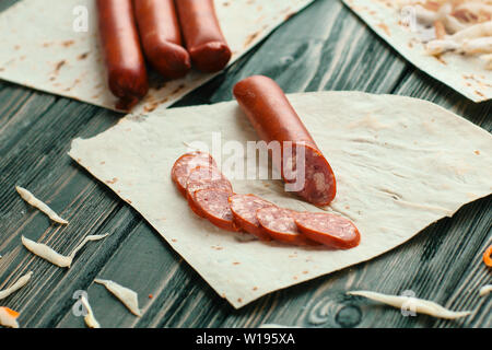 Saucisses et le chou pour faire sandwich shawarma. Banque D'Images