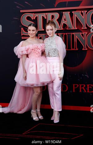 Millie Bobby Brown, Sadie évier aux arrivées pour STRANGER THINGS 3 Premiere Saison sur Netflix, Santa Monica High School - Barnum Hall, Santa Monica, CA, le 28 juin 2019. Photo par : Priscilla Grant/Everett Collection Banque D'Images