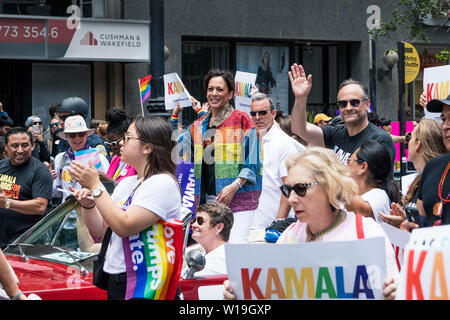 Le 30 juin 2019 San Francisco / CA / USA - Kamala Harris participant à la San Francisco Pride Parade 2019 Banque D'Images