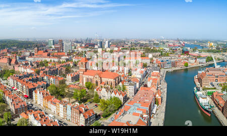 Panorama de Gdańsk avec la rivière Motlawa. Vieille ville à partir d'une vue à vol d'oiseau. La ville portuaire de Gdansk. Banque D'Images