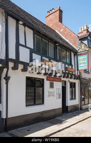 Trois poissons dans un pub en bois bâtiment historique Tudor dans les poissons, dans le centre de Shrewsbury, Shropshire, Angleterre Banque D'Images