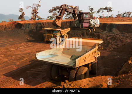 L'exploitation minière pour le transport du minerai de fer et la gestion Banque D'Images