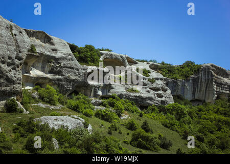 De belles vues sur la montagne de grottes dans Eski-Kermen, Crimée. Banque D'Images