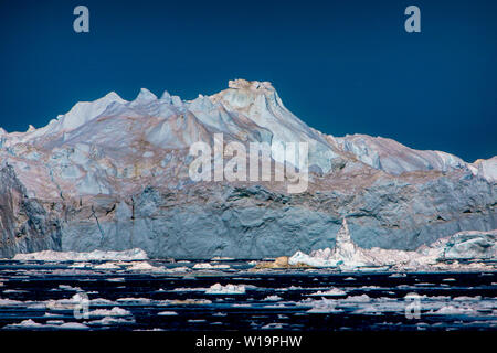 La fonte des glaces de la plus vite du monde, le Glacier Jakobshavn Ilulissat, au Groenland, près de. Le réchauffement climatique ont accellerated la fonte et la mise bas de la glace bergs. Banque D'Images