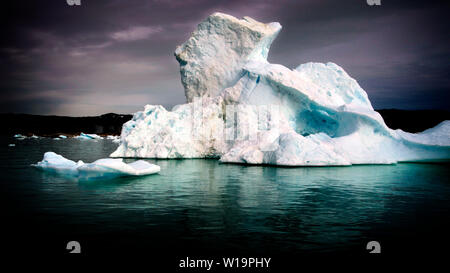 La fonte des glaces de la plus vite du monde, le Glacier Jakobshavn Ilulissat, au Groenland, près de. Le réchauffement climatique ont accellerated la fonte et la mise bas de la glace bergs. Banque D'Images