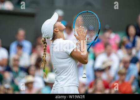 Londres, Royaume-Uni. 1er juillet 2019. Tournoi de tennis de Wimbledon, Yulia Putintseva Jour 1 ; (KAZ) prie pour le point d'être attribués comme elle défie le crédit d'appel : Action Plus Sport Images/Alamy Live News Banque D'Images