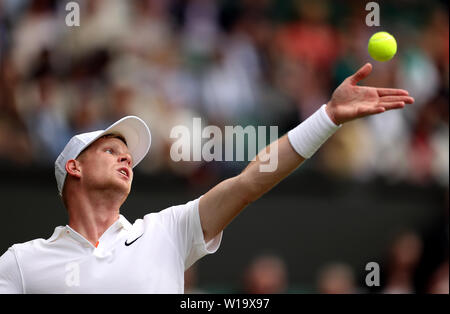 Kyle Edmund en action lors de la première journée de la Wimbledon à l'All England Lawn Tennis et croquet Club, Wimbledon. Banque D'Images