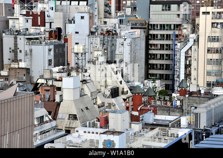 Les toits des bâtiments urbains Shinjuku Tokyo Japon Banque D'Images