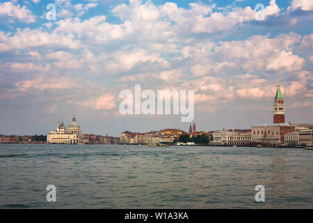 L'approche classique à Venise par mer : le bassin de San Marco, Venise, Italie Banque D'Images