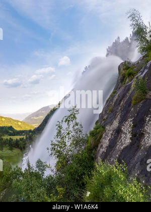 Panorama de Parcines cascade dans le Nord de l'Italie / Alto Adige Banque D'Images