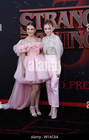 28 juin 2019 - Santa Monica, CA, USA - LOS ANGELES - jan 28 : Millie Bobby Brown, Sadie évier à la ''Stranger Things'' Saison 3 Première mondiale à la Santa Monica High School le 28 juin 2019 à Santa Monica, CA (crédit Image : © Kay Blake/Zuma sur le fil) Banque D'Images