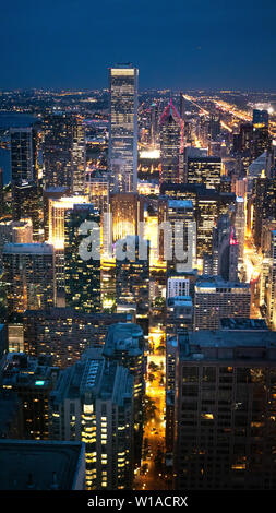 Chicago by night - incroyable vue aérienne sur les gratte-ciel - Chicago, USA - 12 JUIN 2019 Banque D'Images