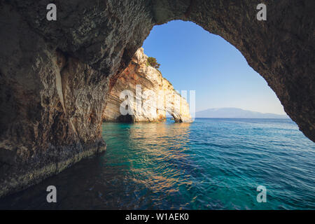 Agios Nikolaos grottes blue à Zakynthos (Zante), l'île en Grèce Banque D'Images