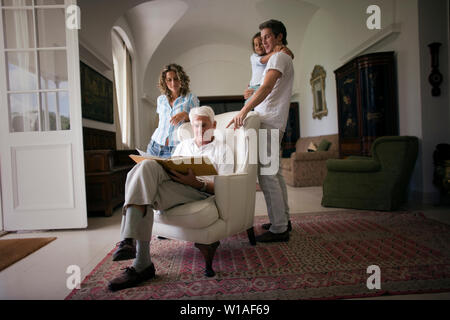 Portrait d'une famille de passer du temps ensemble. Banque D'Images