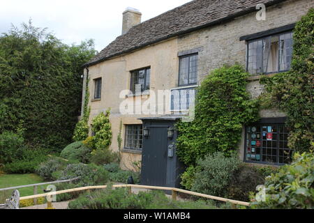 The Bell at Sapperton est une superbe auberge Cotswold situés à l'extérieur de Cirencester dans Gloucestershire, Royaume-Uni Banque D'Images