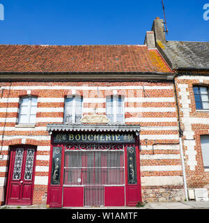 Ancienne boucherie shop façade, Saint-Riquier, Somme, Hauts-de-France, France Banque D'Images